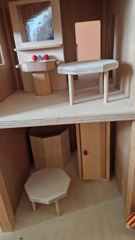 Puppenhäuser & -möbel: Wunderschönes handgefertigtes Puppenhaus  – Gebraucht aus Grosswangen von mab_g9nm