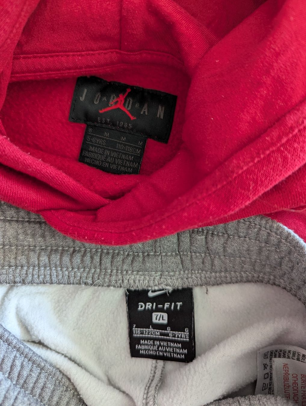 Nike Lotti & Set di vestiti: Nike Grösse 116 - 122 – Usato da Wallisellen venduto da Taurusit 1