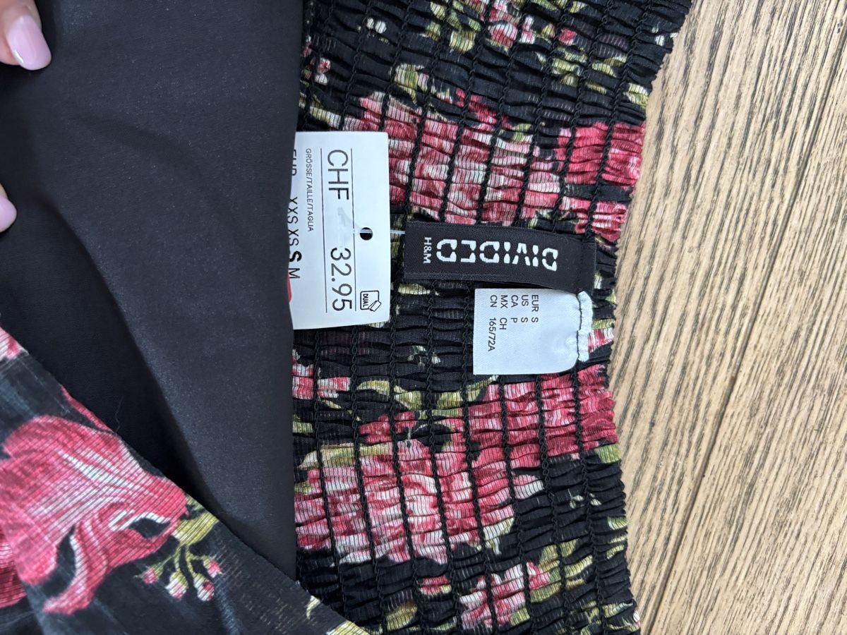 Röcke: Mini jupe ballon noire/fleurs – Neu und originalverpackt aus Genève von bha_jcf5 4