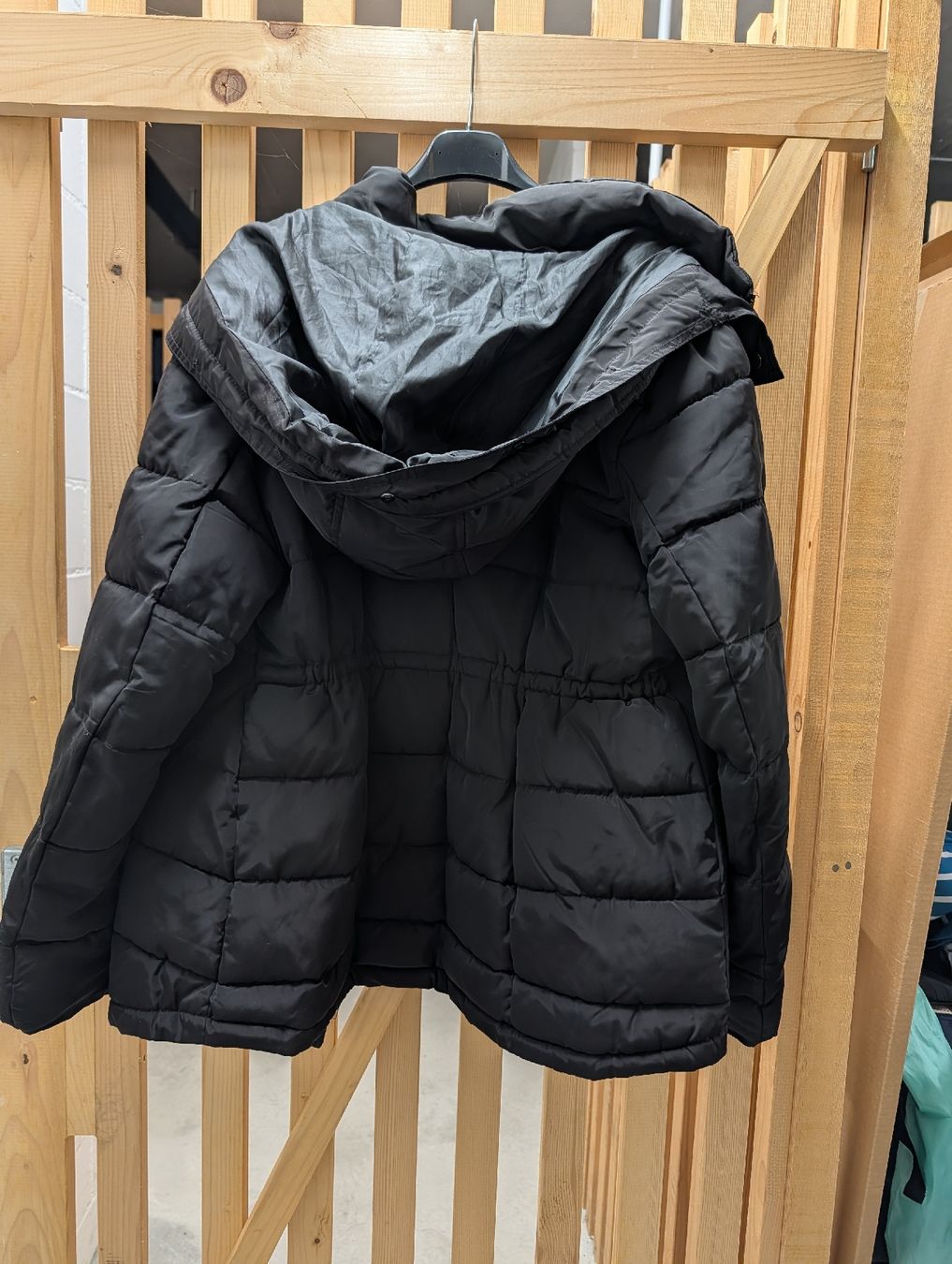 H&M Giacche: Umstands-Winterjacke 38 – Usato da Pfäffikon ZH venduto da mea_hqs2 2