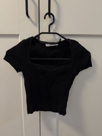 Schickes, kurzes Oberteil von Bershka, Grösse S, Schwarz