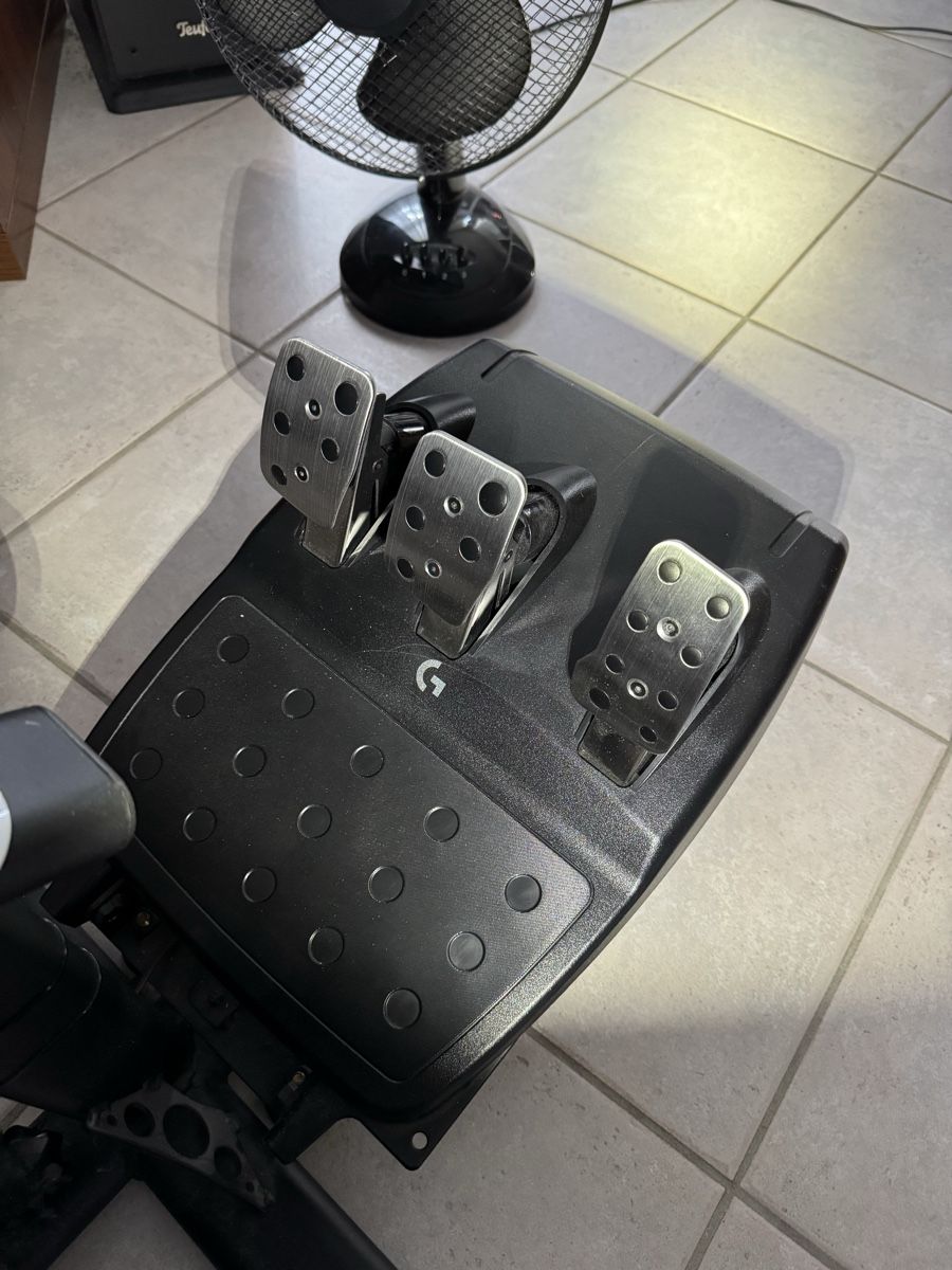 Logitech Manettes: Setup Simulateur SimRacing Playseat avec volant g923  – D'occasion à Biel/Bienne par giofab 5