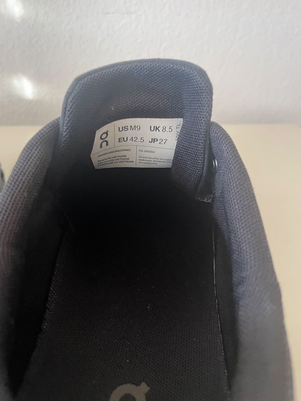 On Scarpe da uomo: Schwarze On Running Cloud 6 Schuhe Gr. 42.5 – Usato da Adliswil venduto da maximiliann 4