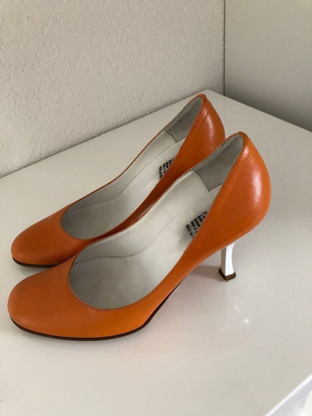 Scarpe da donna: Ital. Pumps Gr. 36 orange/weiss – Usato da Uzwil venduto da langensteig