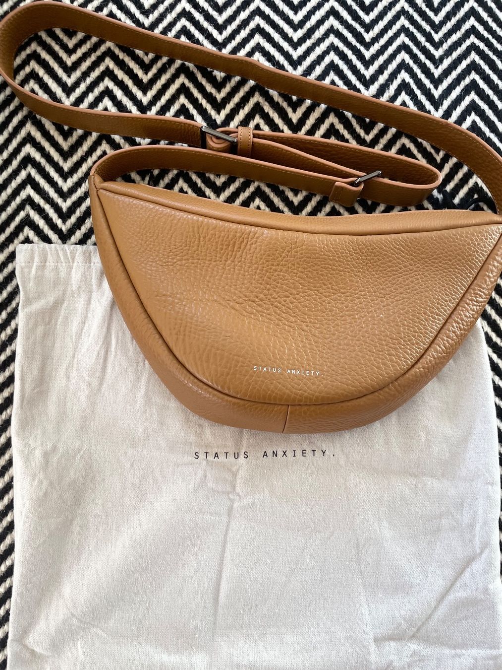 Borse: Status Anxiety Crossbody Bag – Nuovo (secondo la descrizione) da Zürich venduto da by.mr.evans