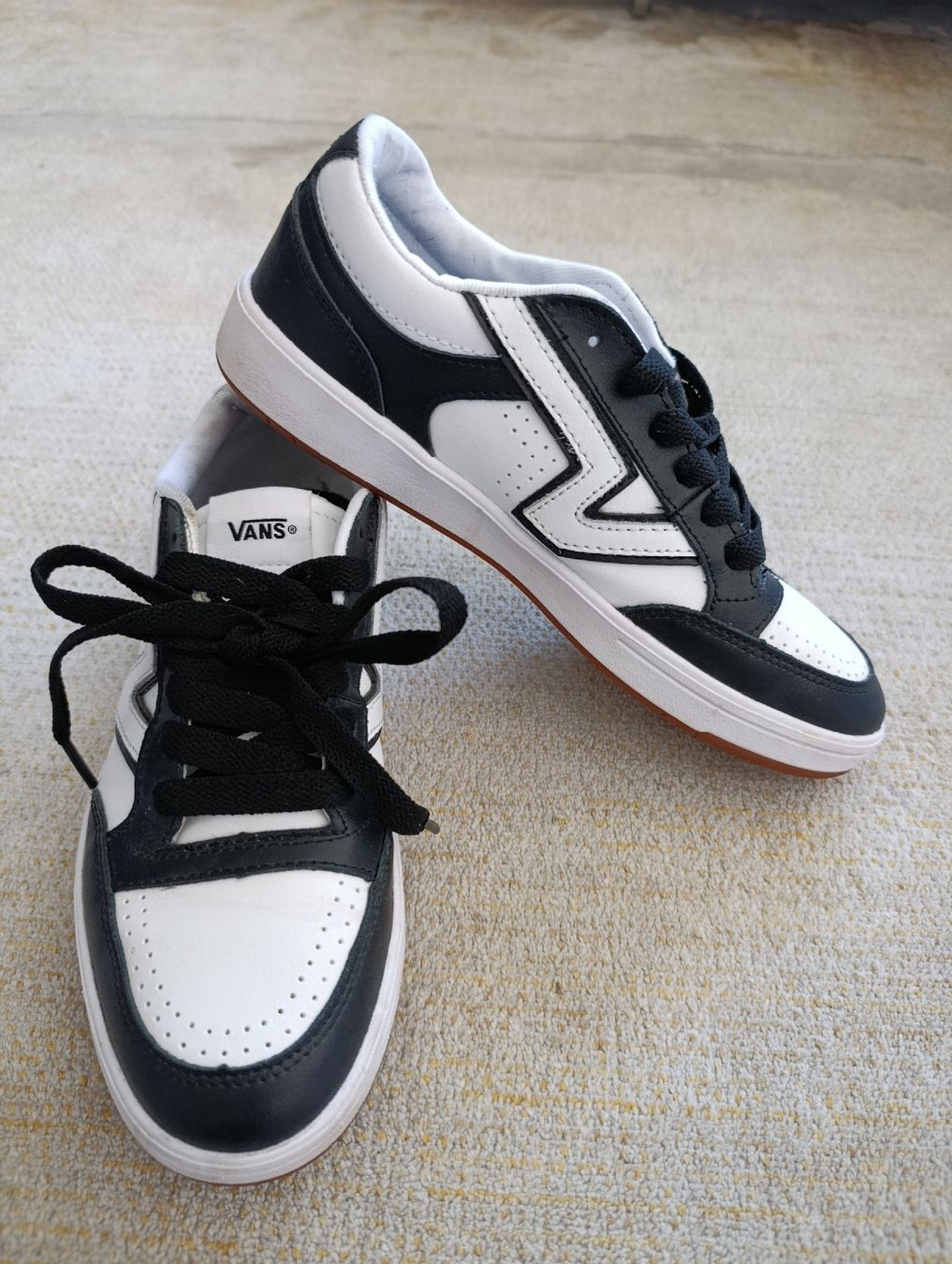 Vans Scarpe da uomo: VANS COMFY CUSH NOIR ET BLANC 38.5 – Usato da Sierre venduto da shirley04