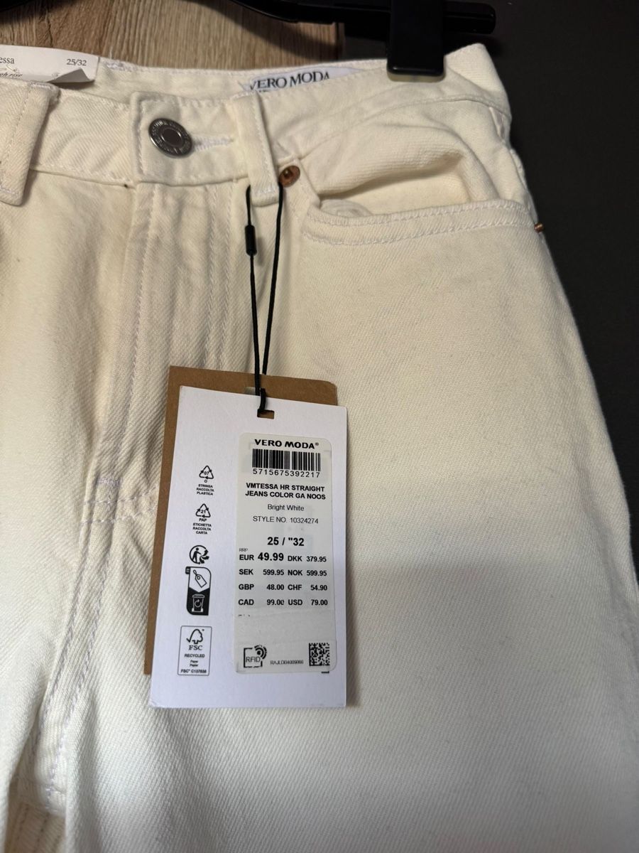 Vero Moda Jeans: High rise Straight Jeans – Neu und originalverpackt aus Oftringen von mar_7f8c 1