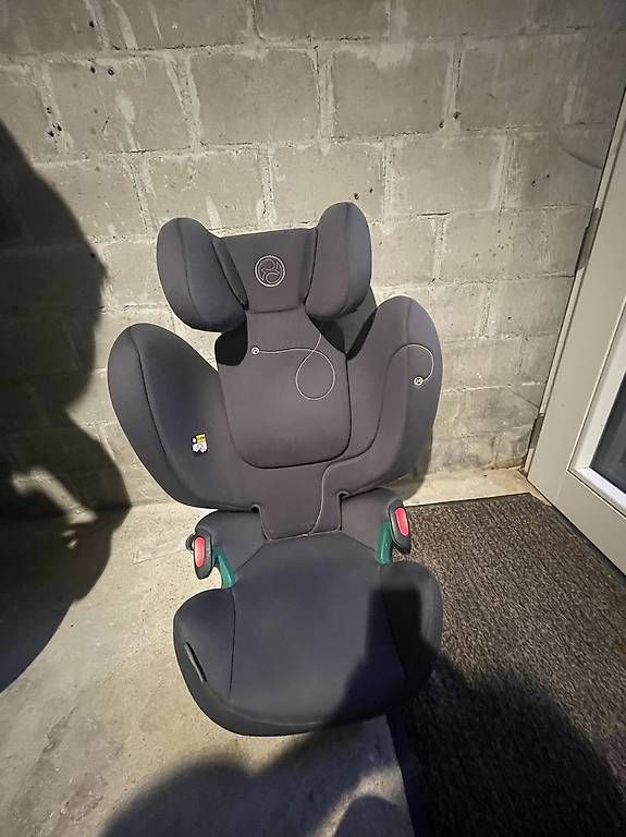 Peg Perego Seggiolini per auto: Siège enfants évolutif avec bouclier isofix – Usato da la chaux-de-fonds venduto da arm_7fm6 2