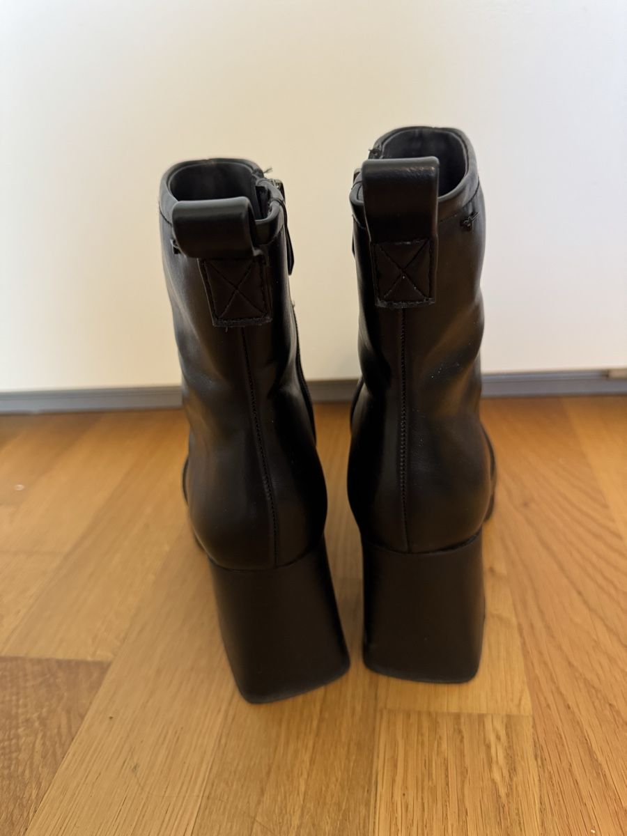 Chaussures femmes: Stiefeletten mit Absatz  – Neuf (Voir description) à Beringen par ste_bh8w 2