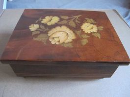 Vintage Spieluhr mit Blumenmuster Melodie Dr.Schiwago