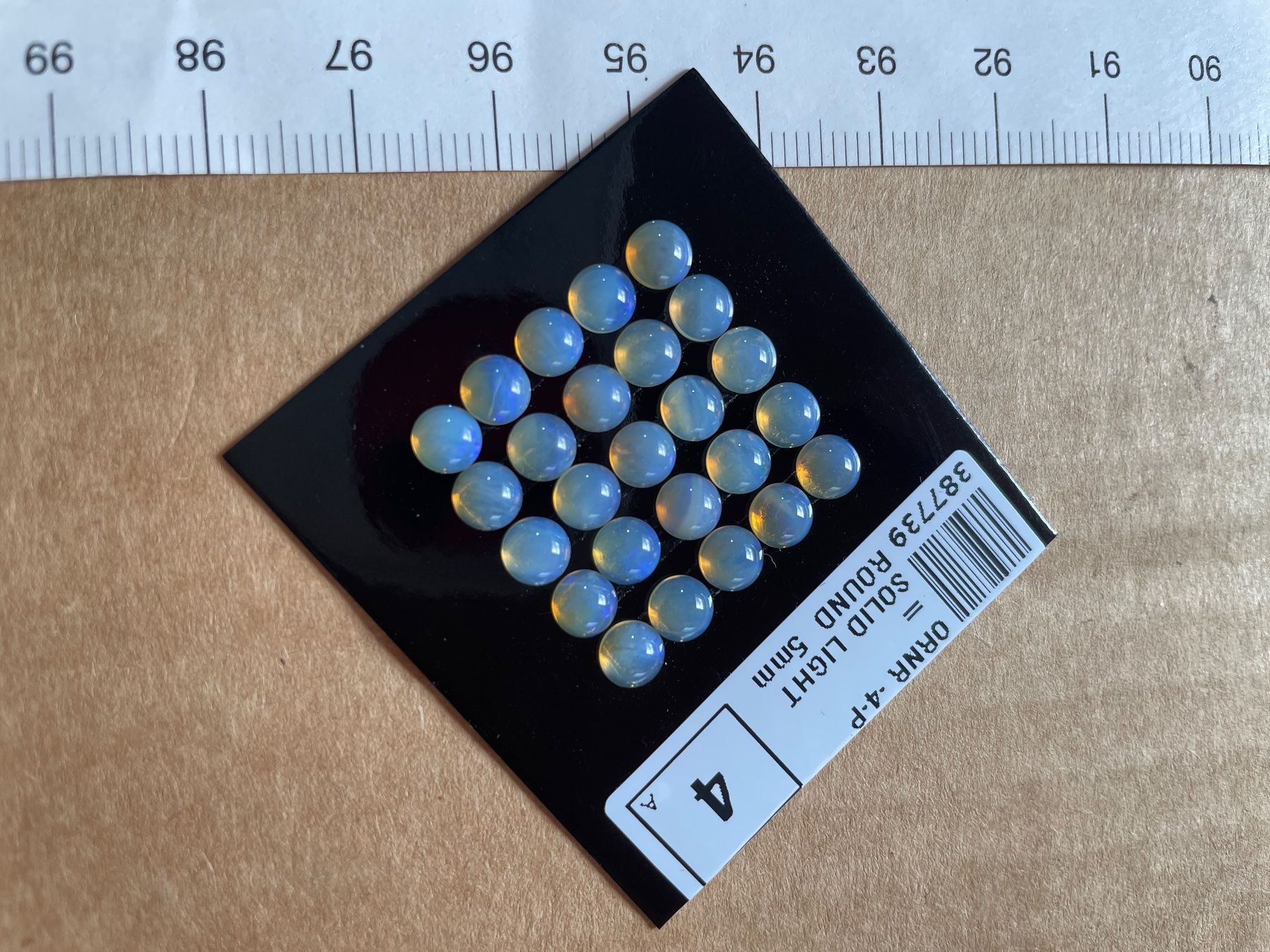 Fossili: 25  Stk  Cabochons Opal   rund 5mm   echt winzig neu   SET – Nuovo e nell'imballaggio originale da Leuggern venduto da gemshow 7
