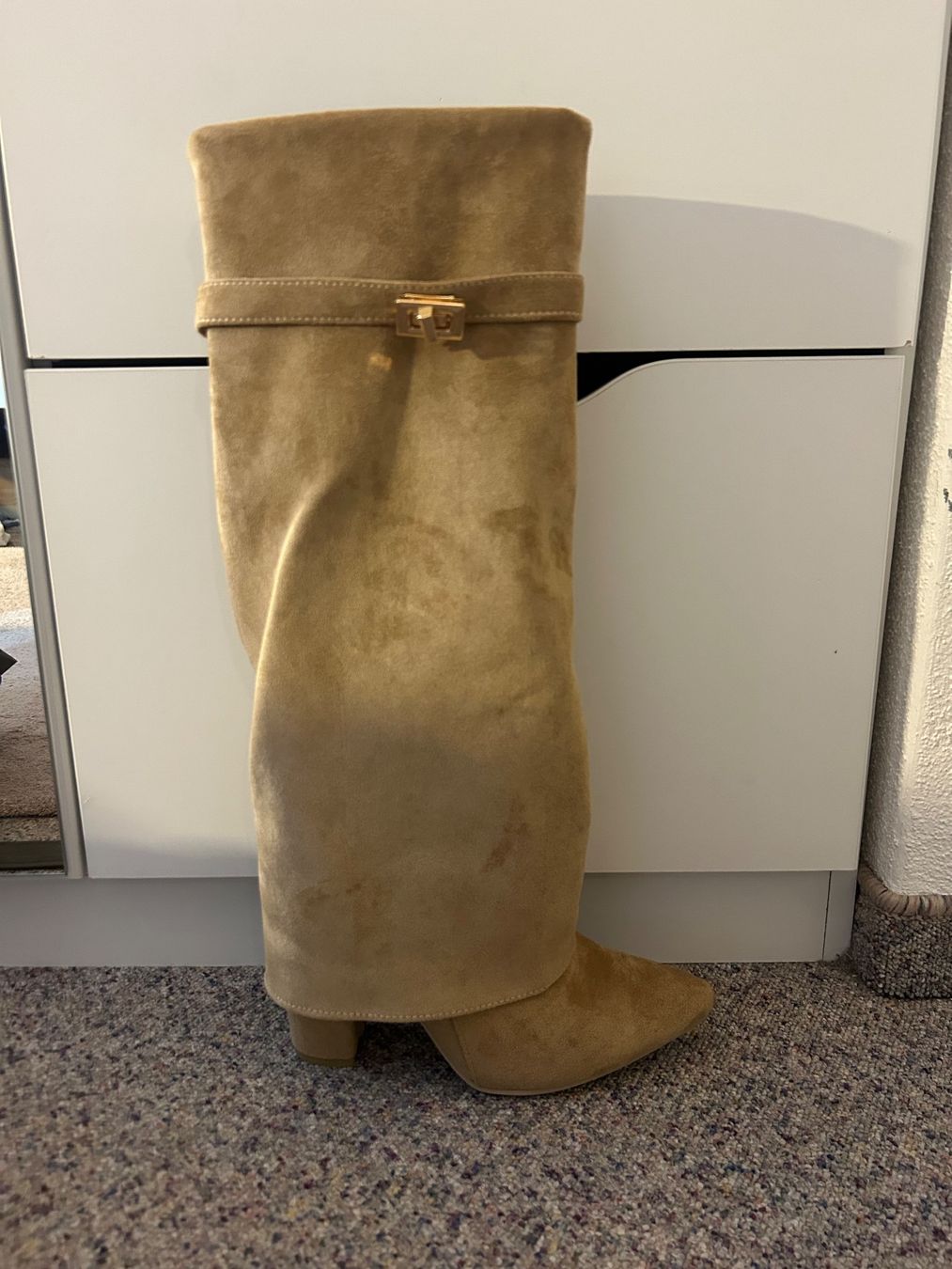 Scarpe da donna: Stiefel Überlappen Beige – Usato da Frauenfeld venduto da hannamaria29