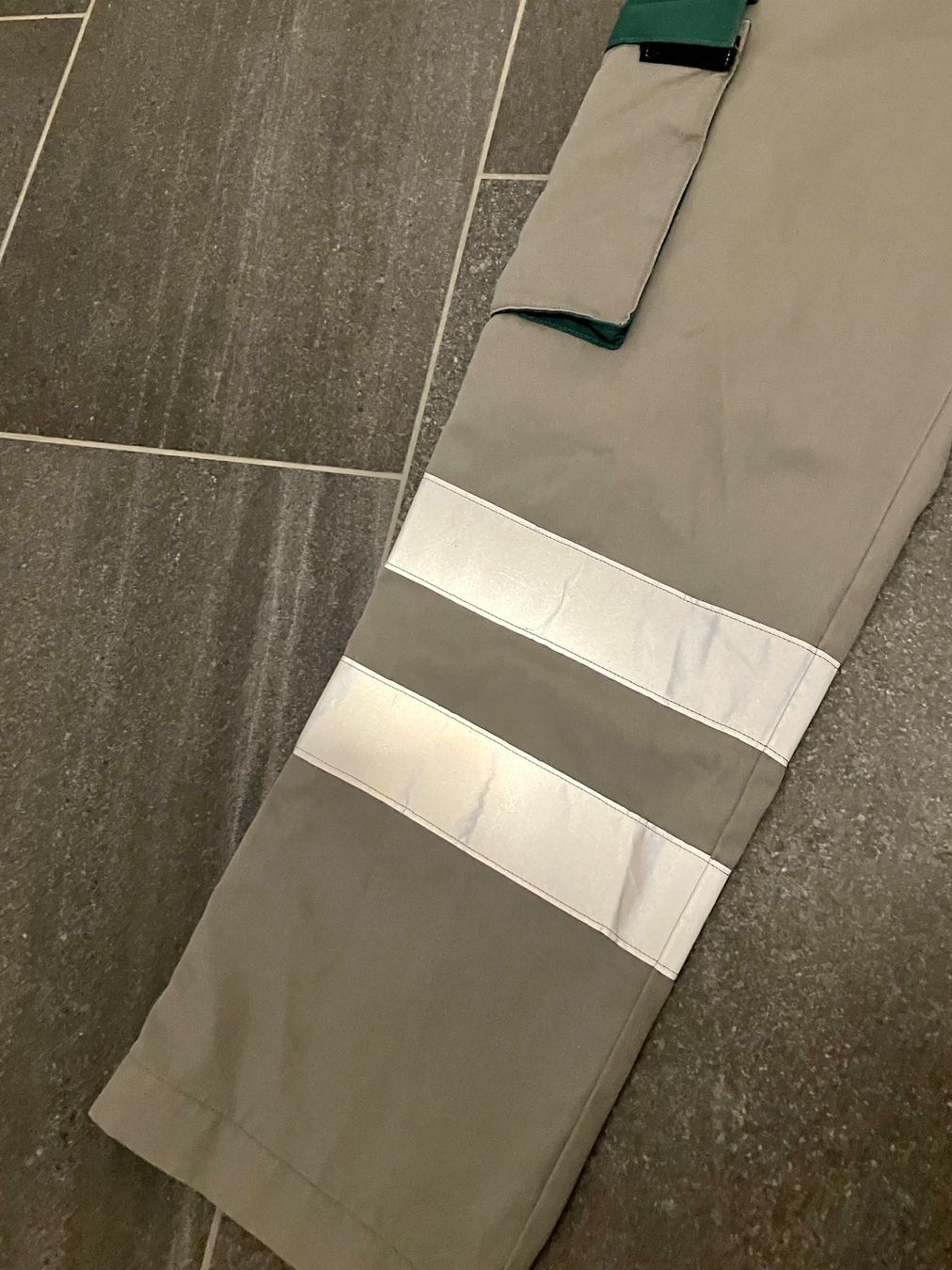 Pantaloni: Arbeitshose Kinder  Gr.44 – Usato da Bettwiesen venduto da Zustand57 3