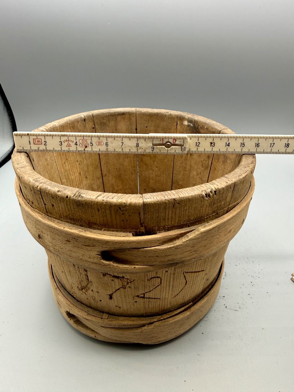 Sonstiges für Haushalt & Wohnen: Antikes Holzgefäss datiert 1725 – Gebraucht aus Ueberstorf von Brocandi 5