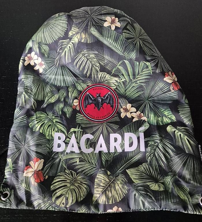 Recipients et similaires: Bacardi Beutel (Grün, Heile, Neu) – D'occasion à Luzern par Trader2026