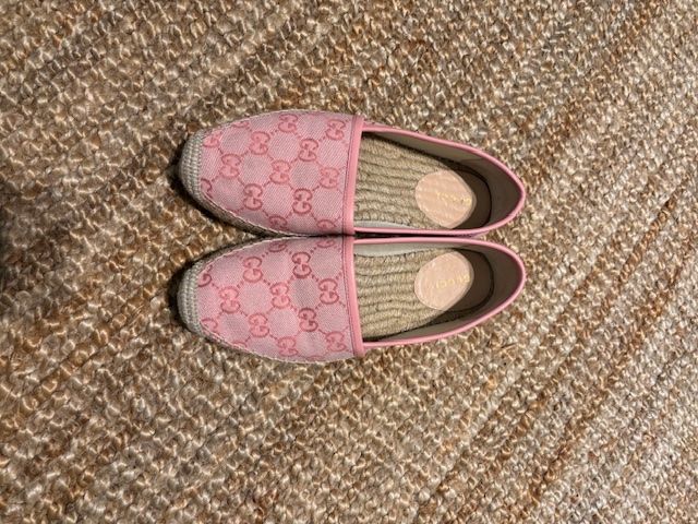Damenschuhe: Original Gucci Espadrilles rosa – Gebraucht aus Ottenbach von Swisstwins