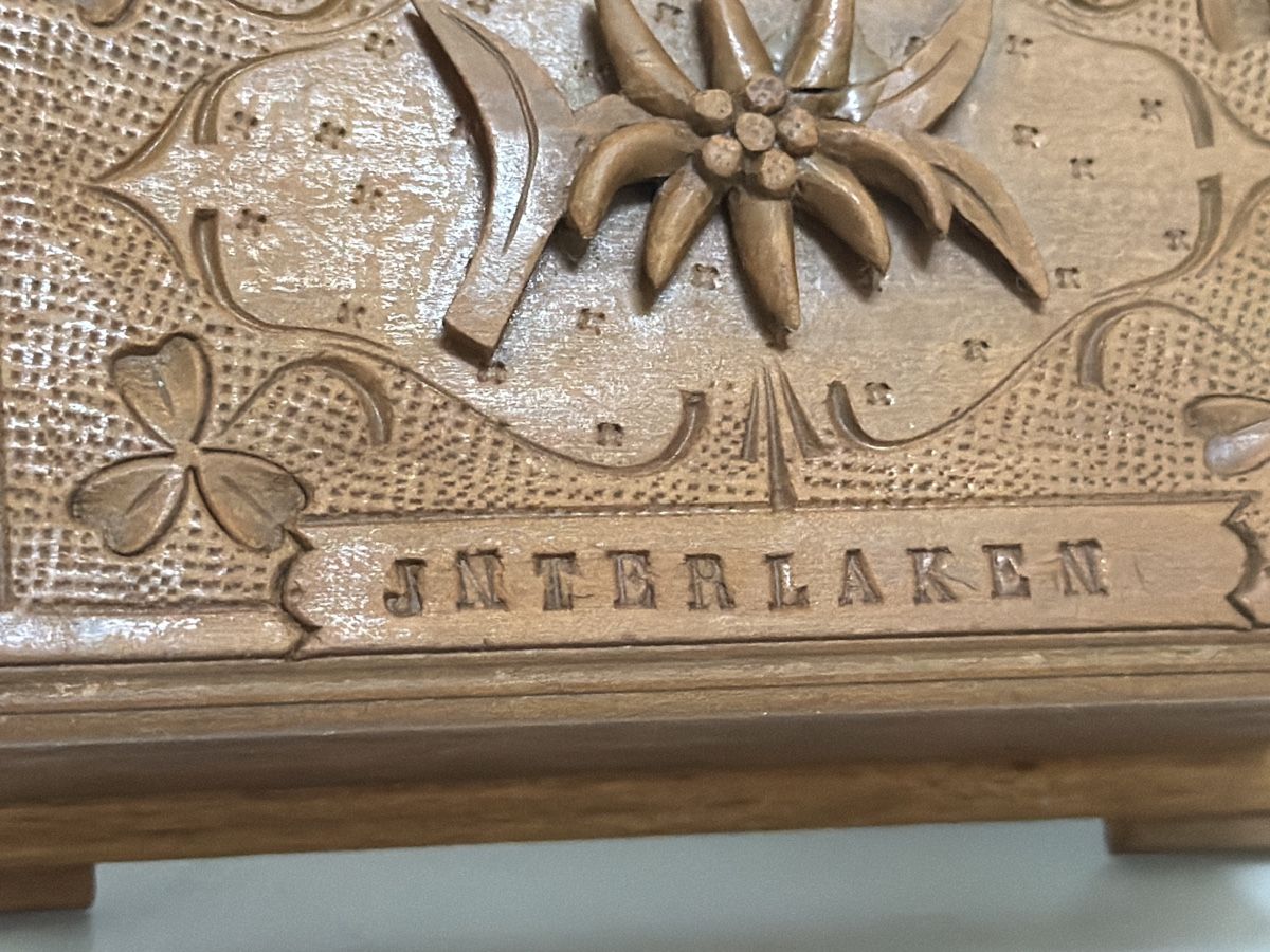 Truhen: Kleine Holzschatulle , Interlaken. – Gebraucht aus Biberist von Momo33 7
