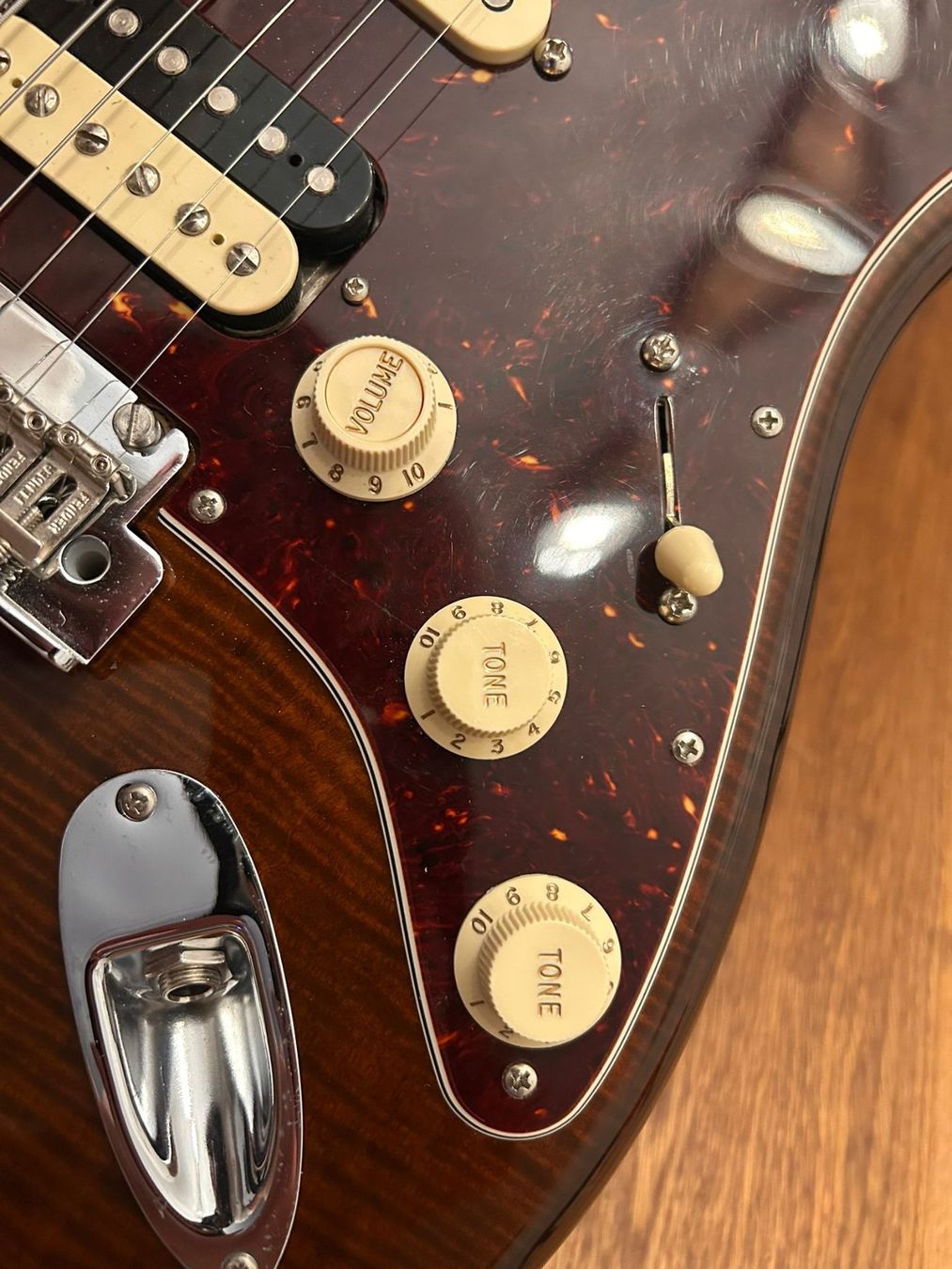 Fender Strumenti musicali: Fender Rarities Flames Maple Top Stratocaster – Nuovo (secondo la descrizione) da Prez-vers-Noréaz venduto da sci_0002 5