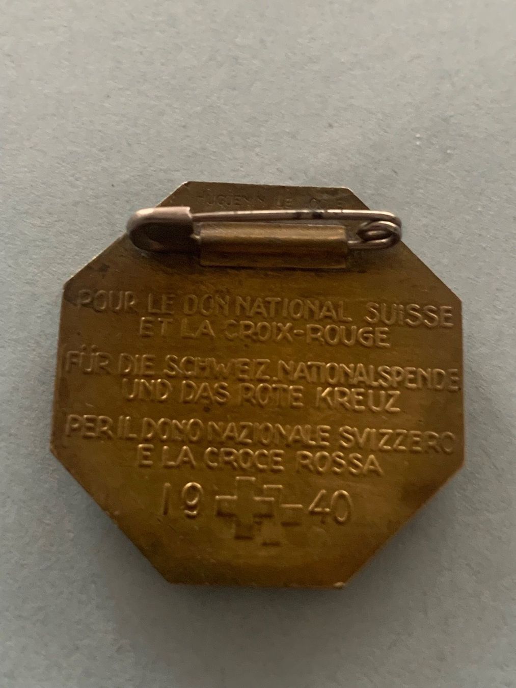 Schweizer Armee Placchette & Badge: CROIX ROUGE - NationalSpendeInsigne 1940 - Abzeichen/Insigne – Usato da LE LIGNON venduto da Katanaion 1