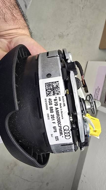 Tutti pezzi di ricambio auto: Audi orginal lenkrad mit airbag  – Usato da Rebstein venduto da san_rp8w 3