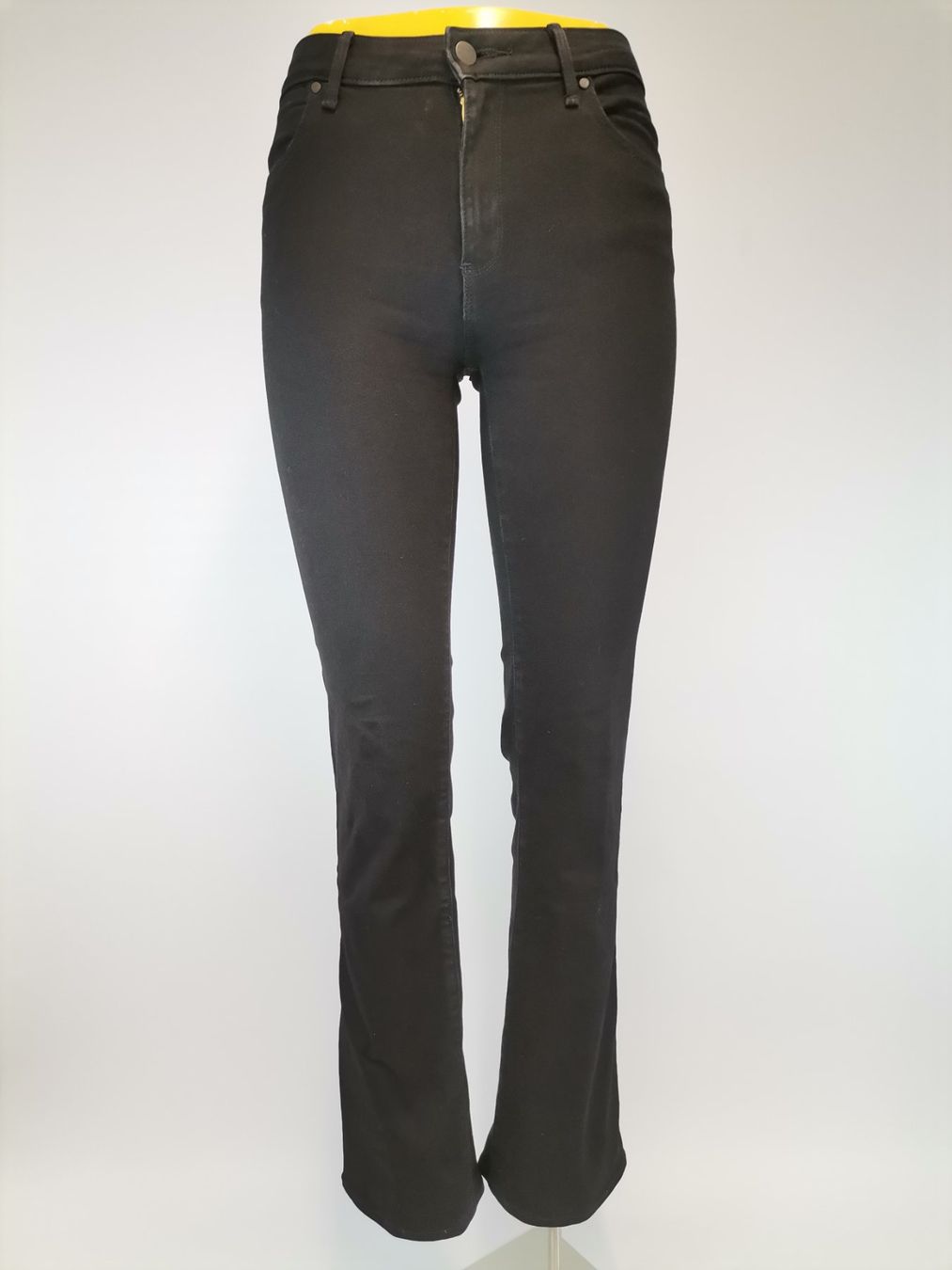 Wrangler Jeans: WRANGLER Damen Jeans Schwarz – Usato da Schaffhausen venduto da Restwert_SH