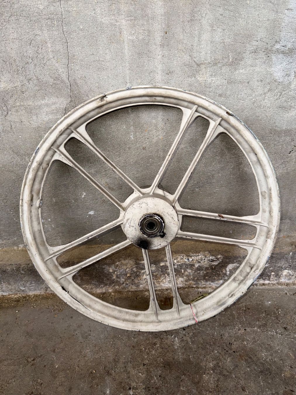Fantic Parti ricambio per ciclomotori: Fantic Issimo Mofa Gussfelgen Vorderrad – Usato da Fahrni b. Thun venduto da berger_tuning34 3