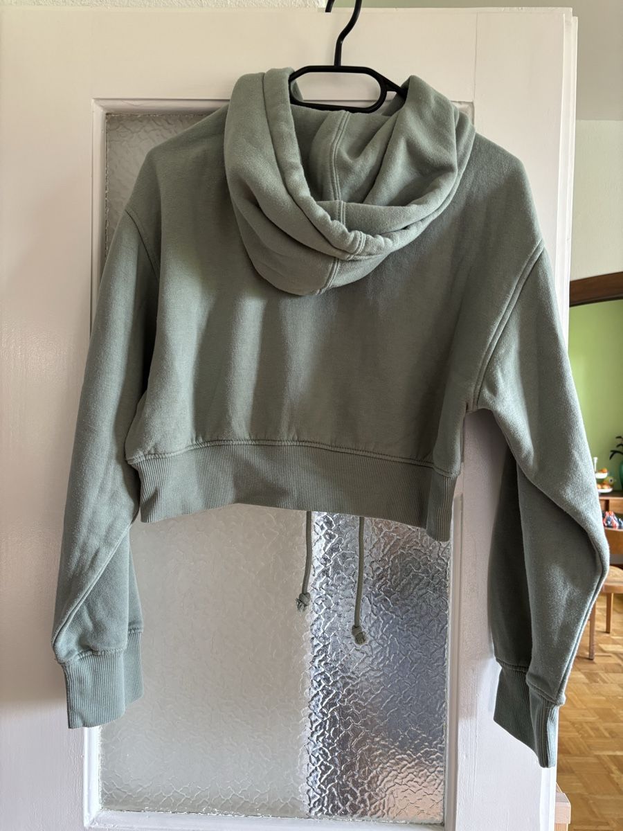 Zara Pullover & Sweatshirts: Pull à capuche Zara – Gebraucht aus Neuchâtel von cam_lf7y 1