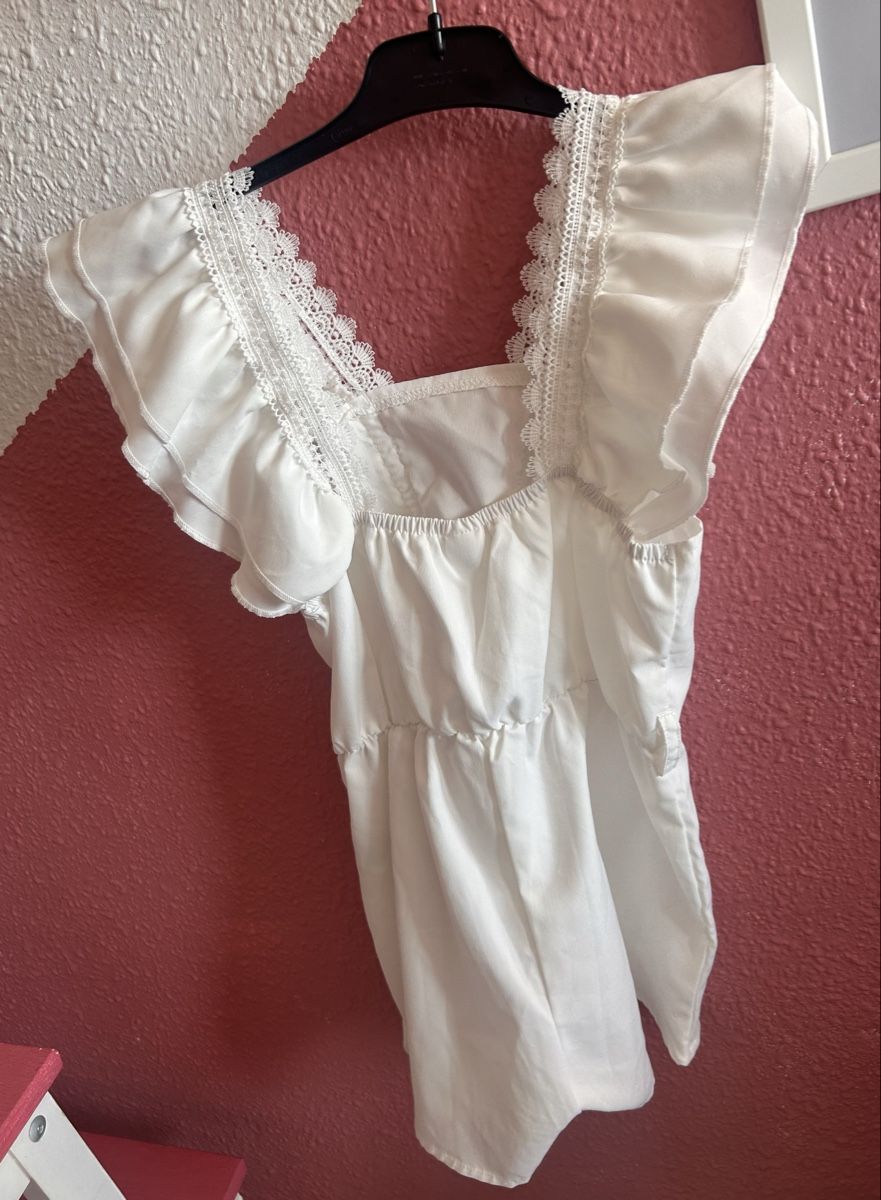 Tute: Combi-short blanc volants dentelle, taille 5 ans, comme neuf – Nuovo (secondo la descrizione) da Carouge GE venduto da Emilynette 3