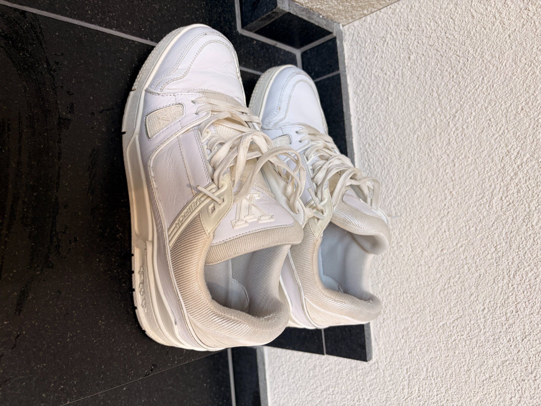 Louis Vuitton Scarpe da uomo: Louis Vuitton Trainer Sneaker Weiss Gr. 43 – Usato da Erlenbach ZH venduto da ene_m6dc 1