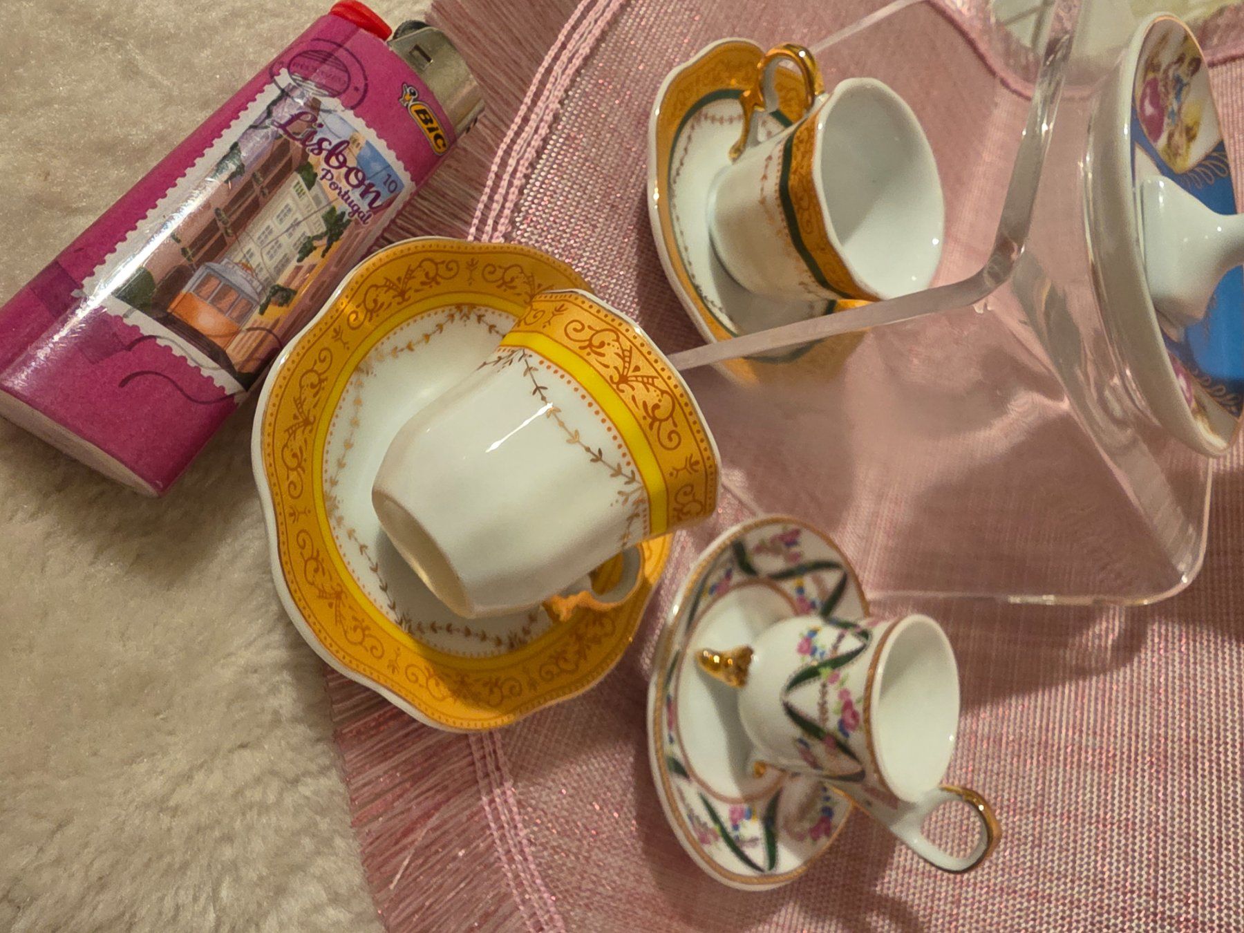 Tassen: Ensemble de 4 tasses miniatures pour collection – Neu (gemäss Beschreibung) aus Genève von BruceKampbell 1