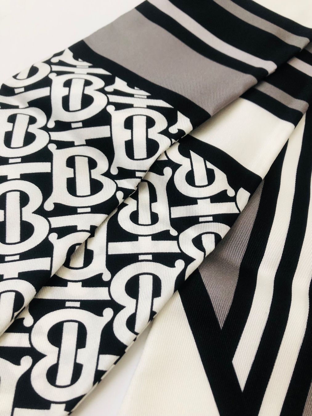 Burberry Foulard & Sciarpe: Burberry scarf – Nuovo (secondo la descrizione) da Pregassona venduto da Reluxuryspace 1