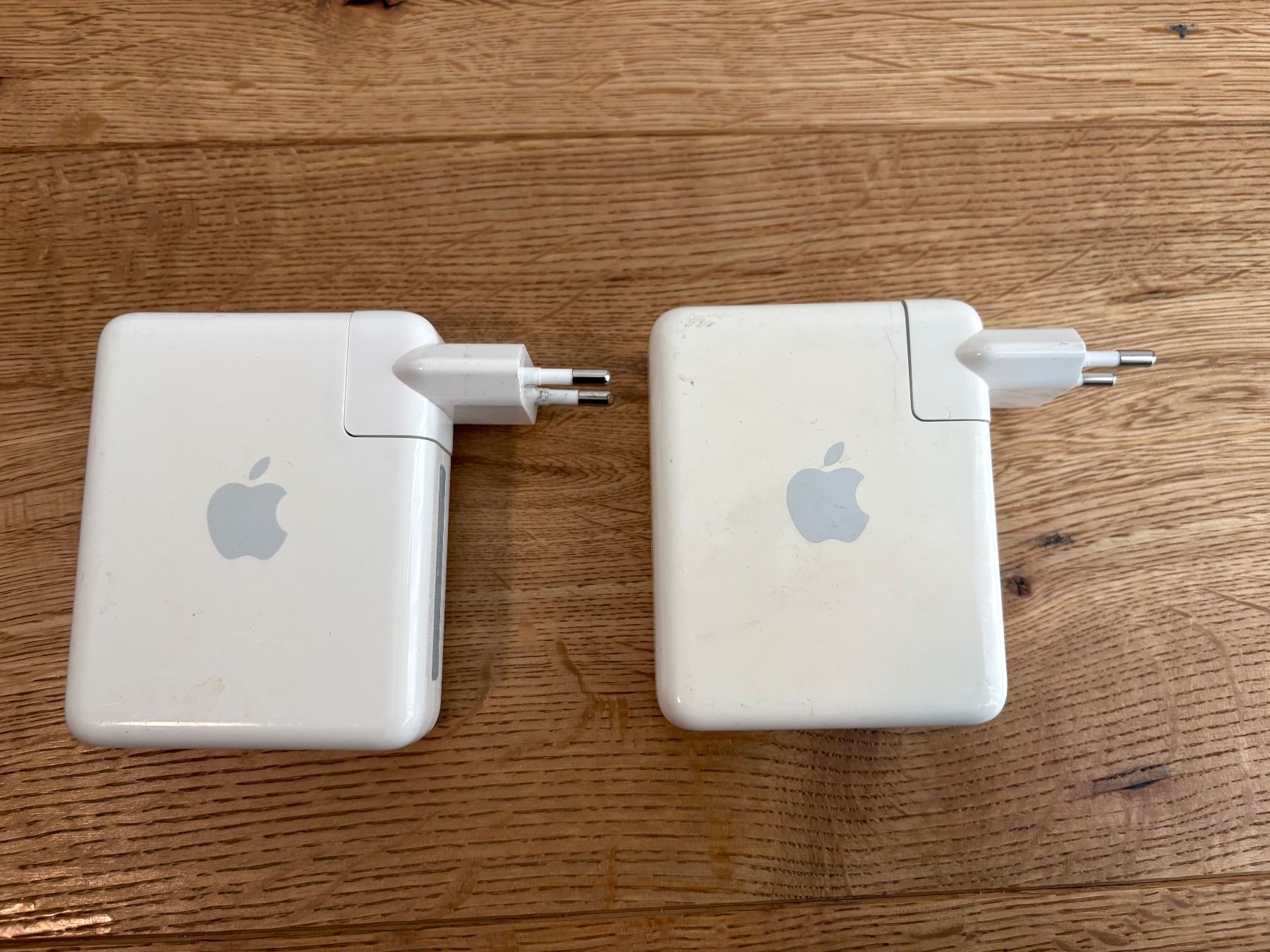 Apple Unità & Adattatore: 2x Apple AirPort Express Base Station - Model A1264 – Usato da Lausen venduto da sen_jm7c 1