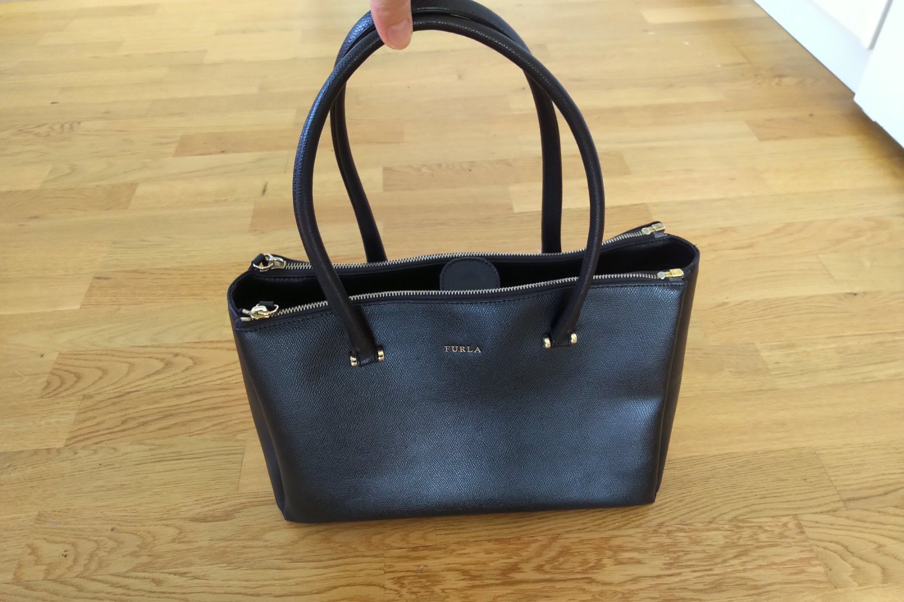 Furla Taschen für Damen: Furla Shopper Schultertasche Leder schwarz wie NEU – Gebraucht aus Stäfa von fra_k8kk