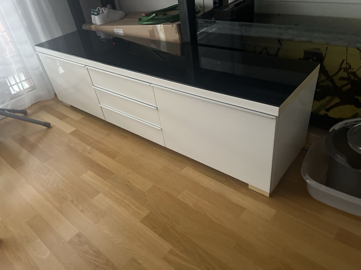 Ikea Meubles TV: TV Möbel oder Sideboard – D'occasion à Grenchen par Olee87 1