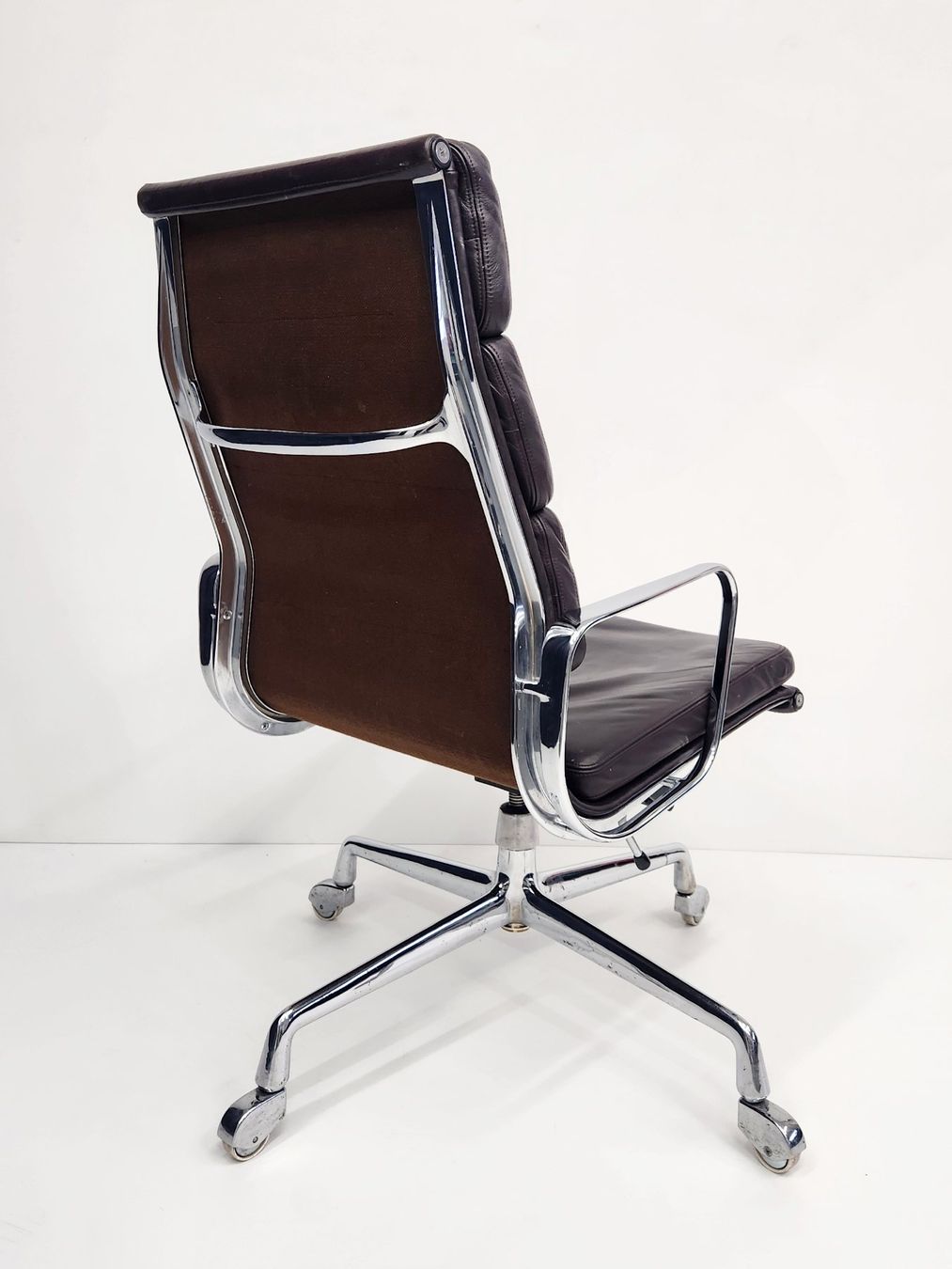 Herman Miller Sedie: Designklassiker Herman Miller Eames Soft Pad EA219 – Usato da Bad Zurzach venduto da QLASSIQ 5
