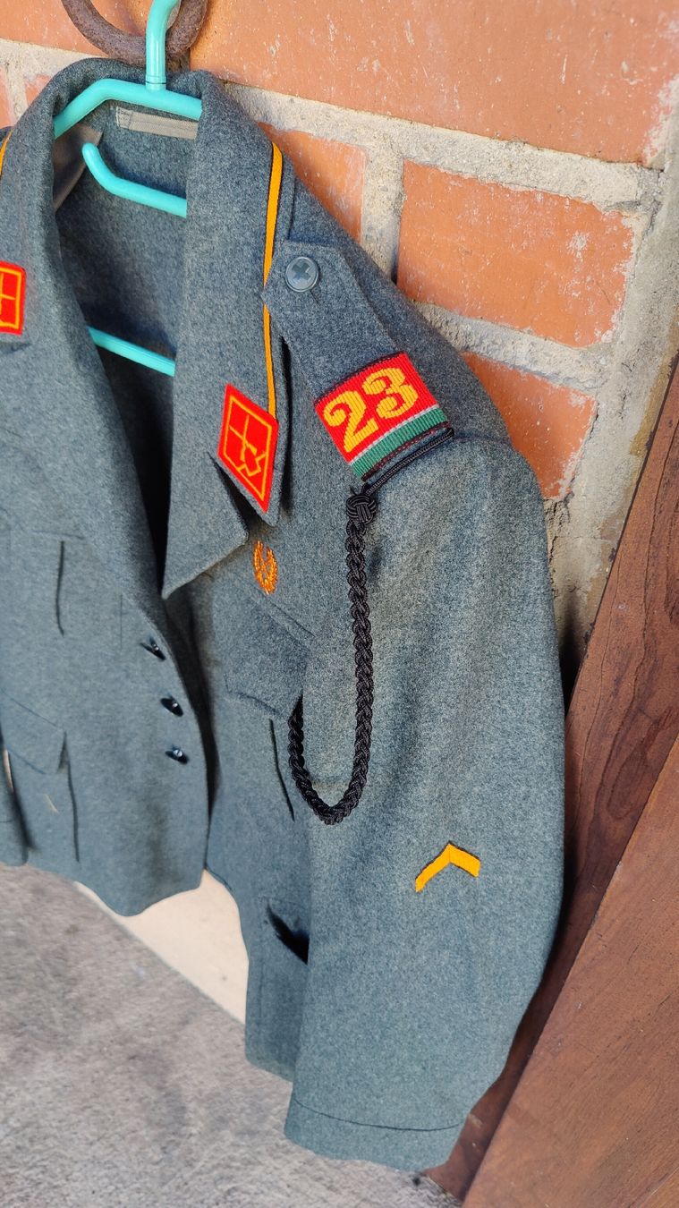 Schweizer Armee Uniformen: Schweizer Armee Uniform Jacke mit Pfeife (L28) – Gebraucht aus Neuenhof von bro_9zsg 1