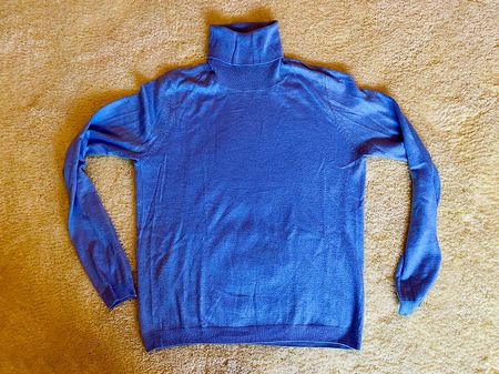 Feiner hellblauer Rollkragenpullover / mi Kaschmir / MANGO