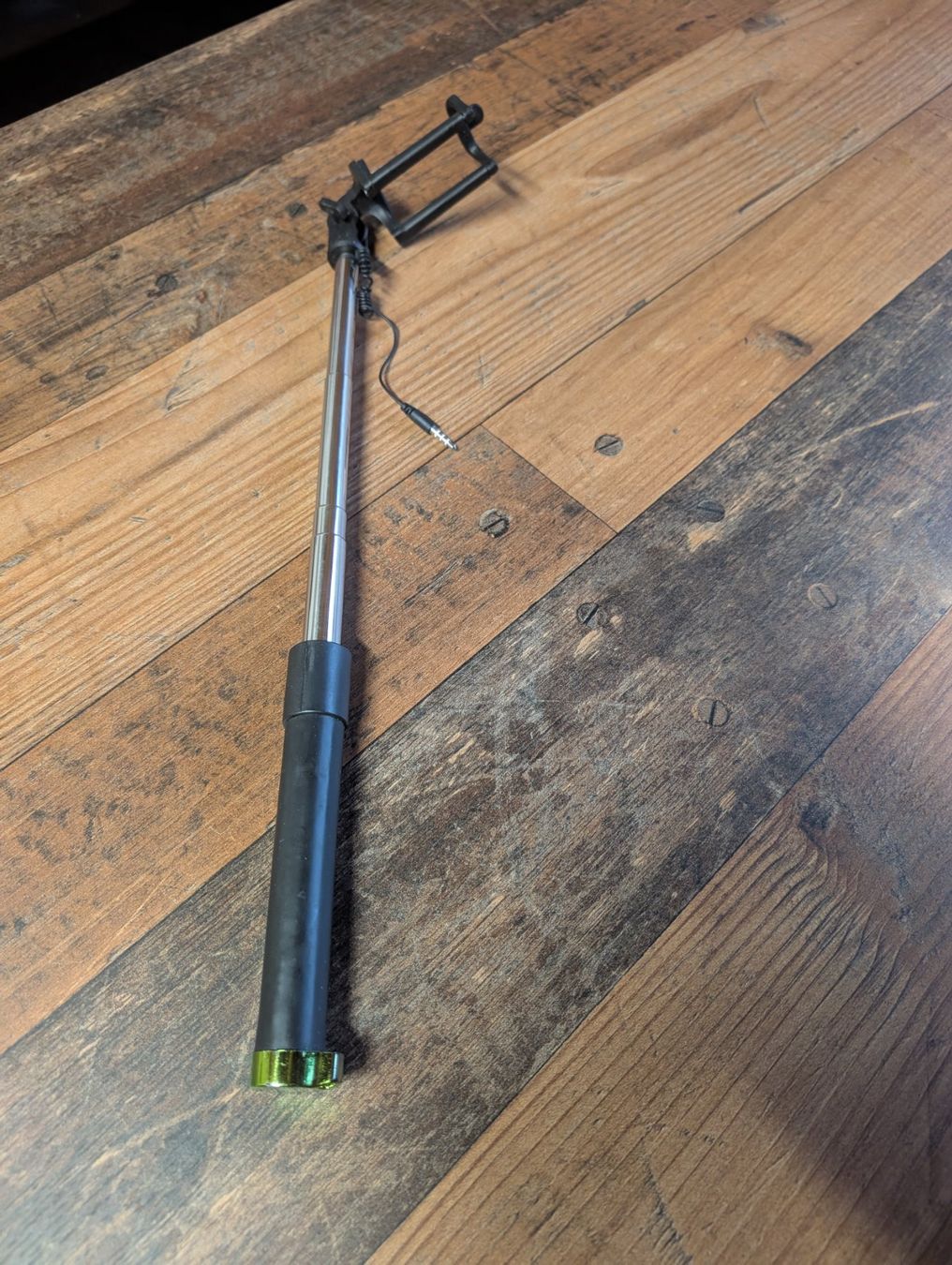 Staffe: Selfie Stick / Stativ mit Kabelauslöser – Usato da Neuenhof venduto da mlw_w98j 2