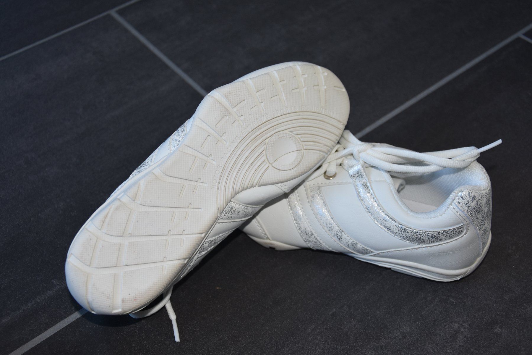 Scarpe da donna: Sneaker, Gr 36, Neu – Nuovo e nell'imballaggio originale da Sins venduto da dsto 2