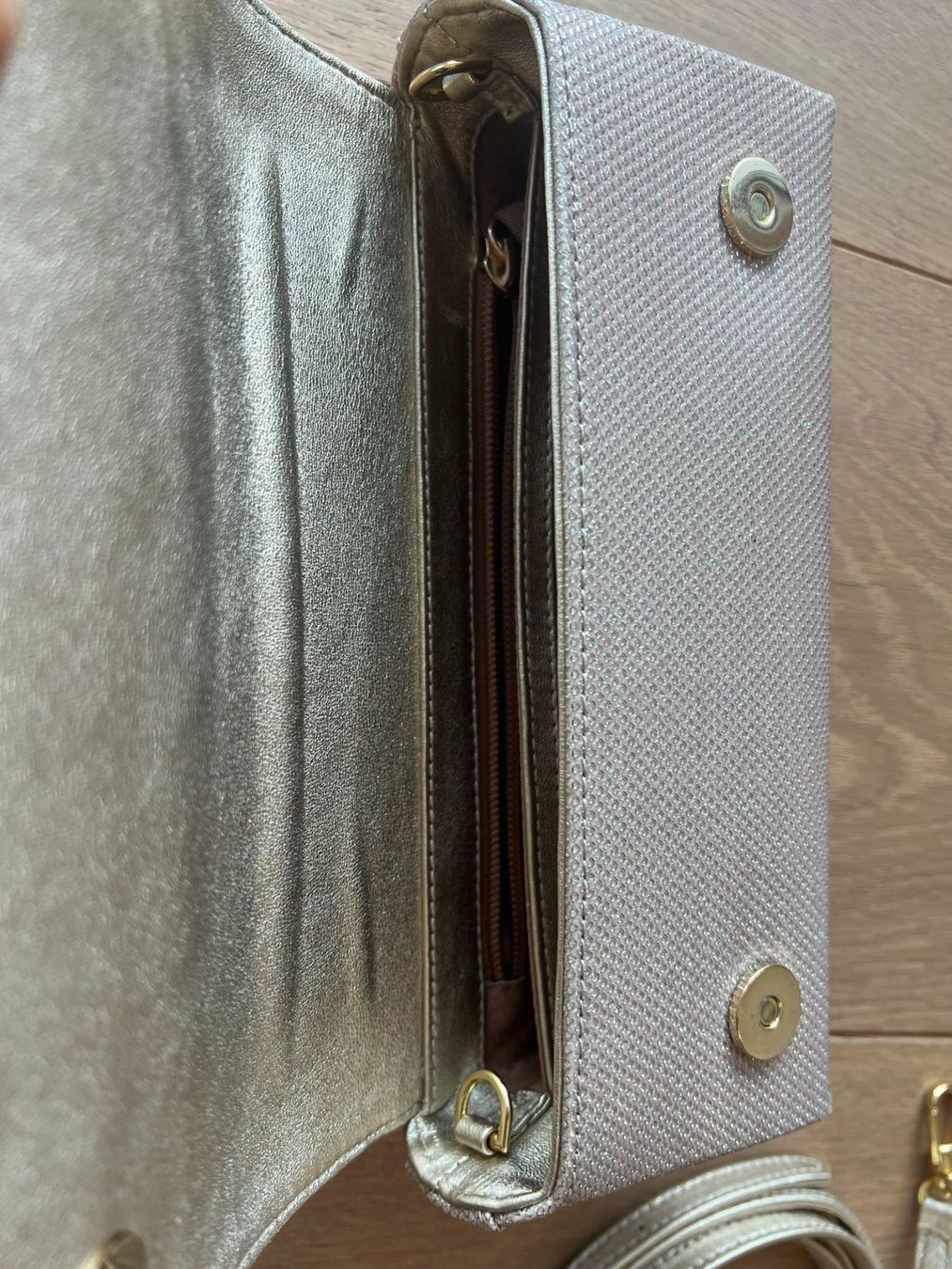 Unisa Borse da donna: Clutch Unisa, gold/silber – Usato da Wettingen venduto da skilpadde 2