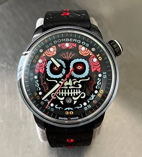 Orologi: Bomberg BB-01 Automatic Día los Muertos Red Limited Edition – Usato da Yverdon-les-Bains venduto da DenRock