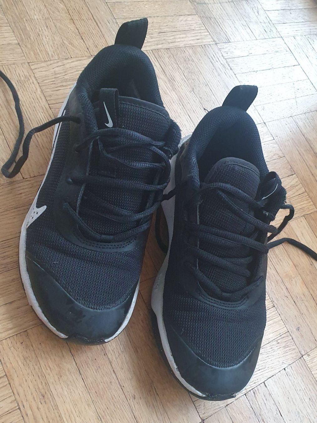 Nike Scarpe per ragazzi: Nike Sneaker, Grösse 35.5 – Usato da Zürich venduto da Kadija6 8