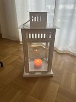 Laterne Metall weiss mit Glaseinsatz