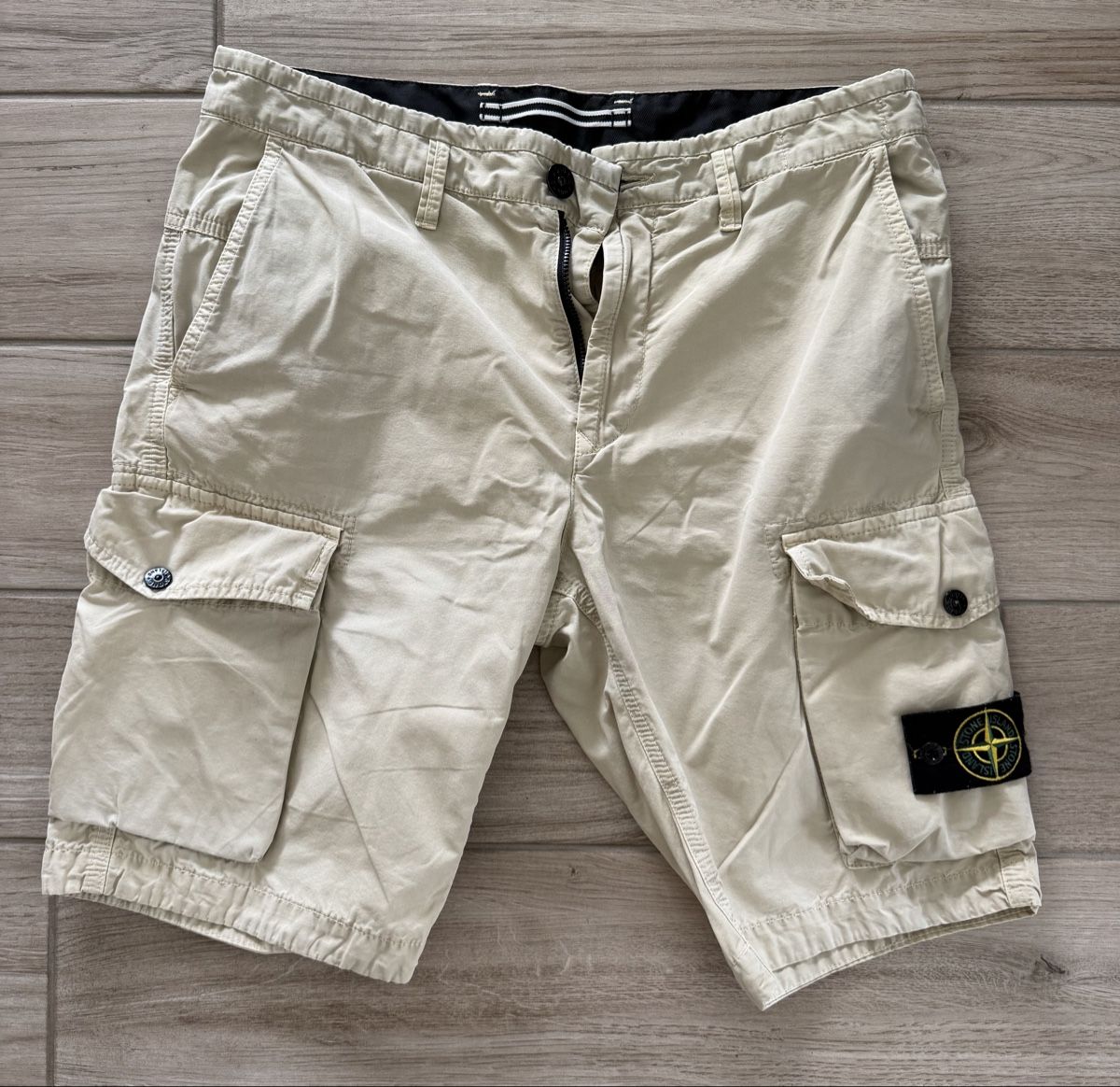 Stone Island Pantaloni: Stone Island cargo shorts – Usato da Sugiez venduto da Jerem2894