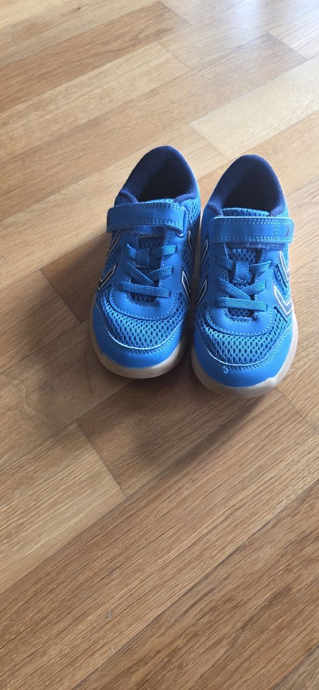 Hummel Scarpe per ragazzi: Hummel Hallenschuhe Gr.29 – Usato da Ebikon venduto da SFrey01