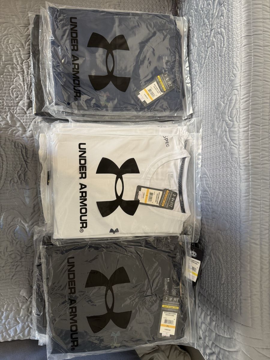 Under Armour Lots de vêtements: Ensemble Under Armour  – Neuf avec emballage d'origine à Cormondrèche par zak_f5lg 3