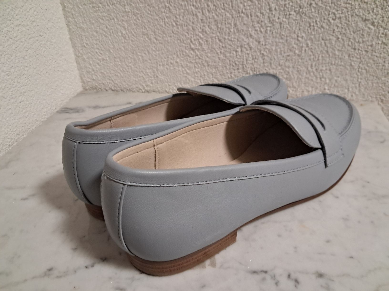 Scarpe da donna: Hellblaue Loafer, neuwertig, Gr. 39 – Nuovo (secondo la descrizione) da Weinfelden venduto da Da-ryn01 2