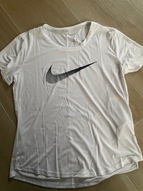 Nike T-Shirts: neues NIKE T-Shirt Gr. S – Neu und originalverpackt aus Staufen von Nasli 1