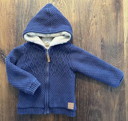Kuschelige Strickjacke mit Kapuze, Grösse 98, Top Zustand