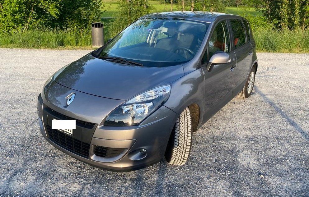 RENAULT Scénic 1.5dCi. / Dez. 2010 8fach Bereift